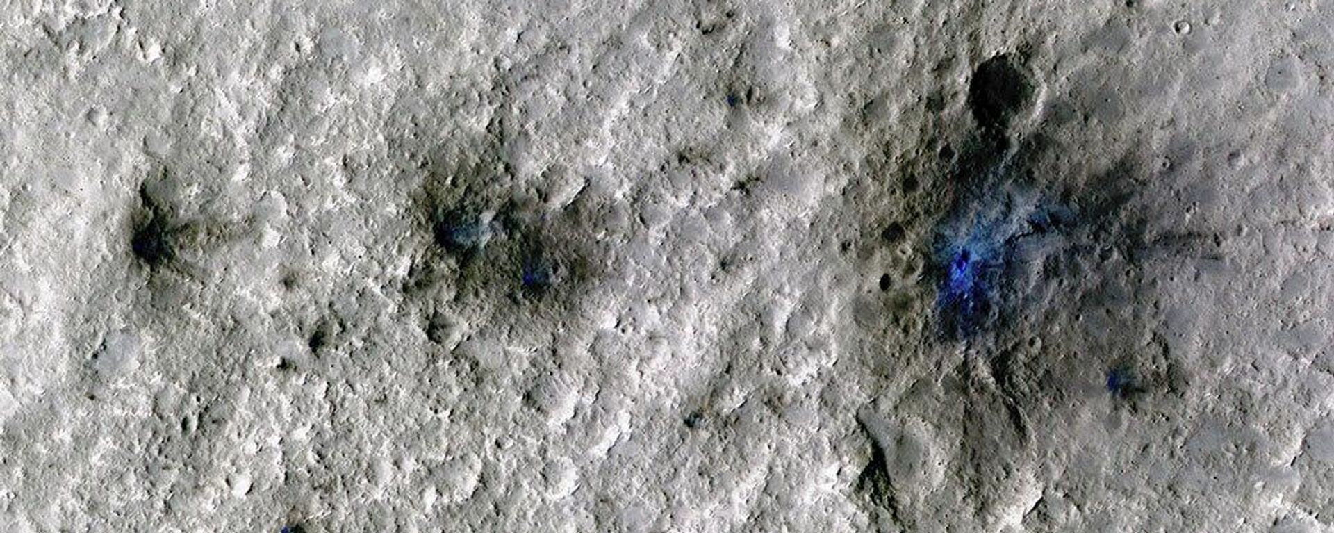 This undated photo released by NASA shows craters that were formed by a Sept. 5, 2021, meteoroid impact on Mars, the first to be detected by NASA’s InSight This undated photo released by NASA shows craters that were formed by a Sept. 5, 2021, meteoroid impact on Mars, the first to be detected by NASA’s InSight - Sputnik International, 1920, 20.09.2022