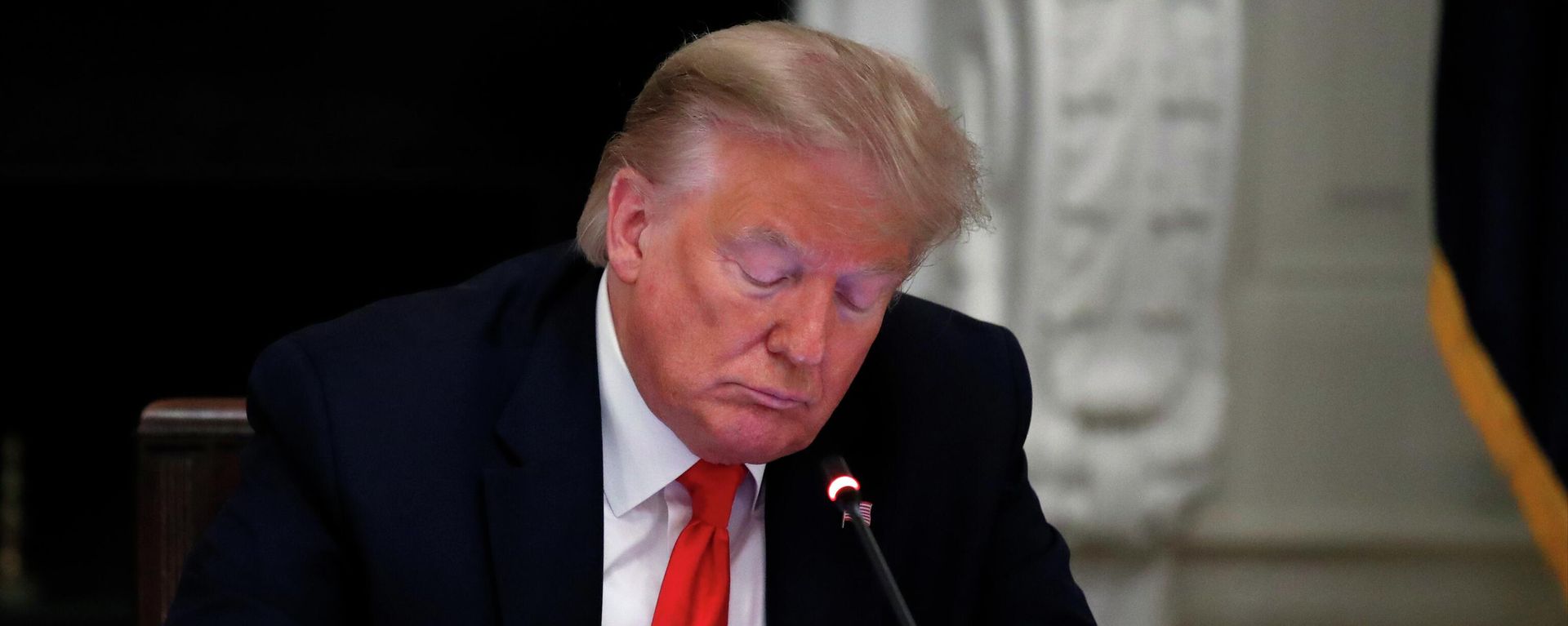 President Donald Trump looks at his phone during a roundtable with governors on the reopening of America's small businesses, in the State Dining Room of the White House in Washington, June 18, 2020 - Sputnik International, 1920, 05.04.2023