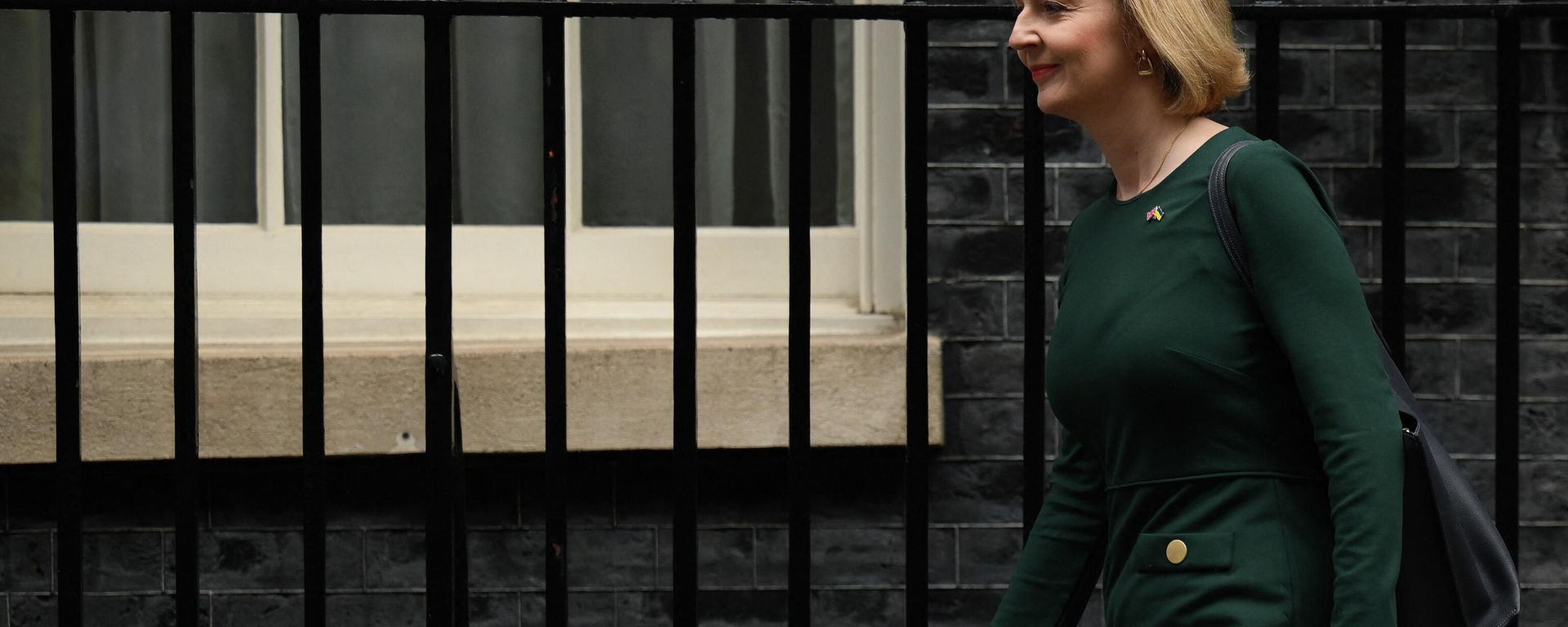Britain's Prime Minister Liz Truss leaves the 10 Downing Street, in London, for the House of Commons to announce her energy price plan, on September 8, 2022 Britain's Prime Minister Liz Truss leaves the 10 Downing Street, in London, for the House of Commons to announce her energy price plan, on September 8, 2022 - Sputnik International, 1920, 21.09.2022