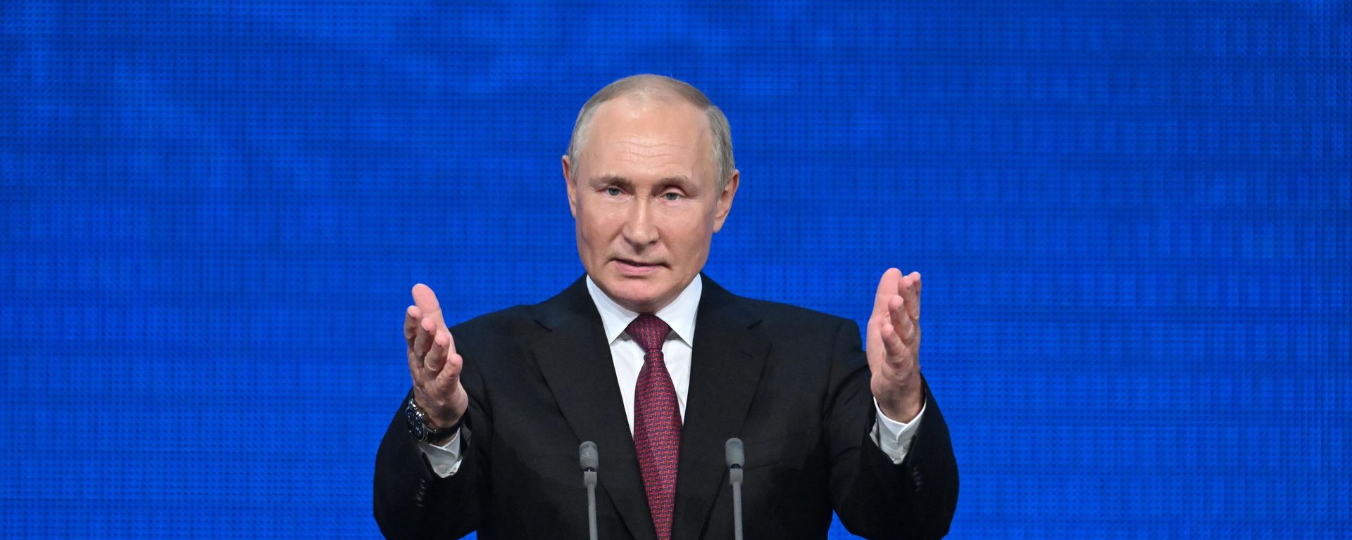 Russian President Vladimir Putin addresses an event marking the 100th anniversary of the republic of Adygea, Kabardino-Balkaria and Karachayevo-Circasia, at the State Kremlin Palace in Moscow, Russia  - Sputnik International, 1920, 24.05.2023