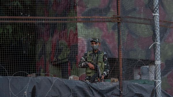 A paramilitary soldier stands outside a bunker near the site of a grenade explosion in Srinagar, Indian controlled Kashmir, Saturday, Aug. 13, 2022. A paramilitary soldier stands outside a bunker near the site of a grenade explosion in Srinagar, Indian controlled Kashmir, Saturday, Aug. 13, 2022. - Sputnik International