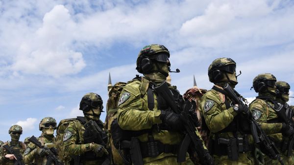 Participants of the military parade dedicated to the 77th anniversary of the Victory in the Great Patriotic War, in Grozny. - Sputnik International