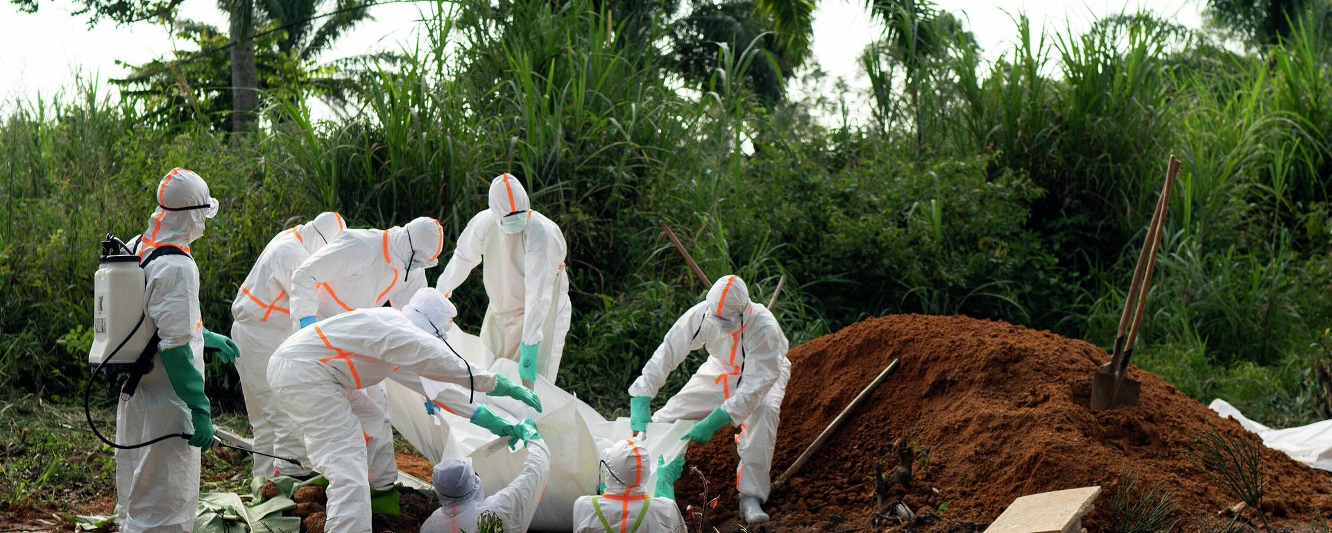 FILE - An Ebola victim is put to rest at the Muslim cemetery in Beni, in Congo, on July 14, 2019 FILE - An Ebola victim is put to rest at the Muslim cemetery in Beni, in Congo, on July 14, 2019 - Sputnik International, 1920, 22.09.2022