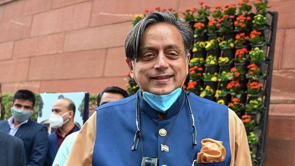 Congress Party’s Member of Parliament, Shashi Tharoor arrives at Parliament in New Delhi on February 8, 2022 - Sputnik International