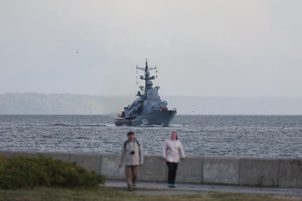 Large missile boat "Dimitrovgrad" of project 12411 at strategic exercises in Baltiysk Military Harbor.  - Sputnik International