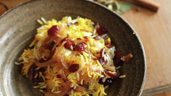 This Sept. 28, 2015 photo shows berry pilaf in Concord, NH. Author Madhur Jaffrey's newest book, “Vegetarian India: A Journey Through the Best of Indian Home Cooking,” will be released in October. - Sputnik International