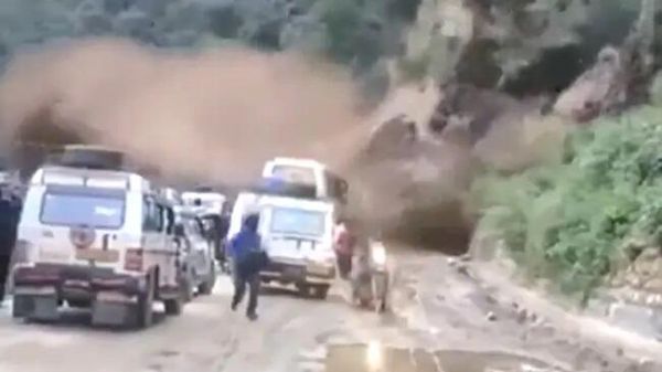 Half Of Hill Crashes In Huge Landslide In Uttarakhand - Sputnik International