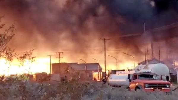 Fire in Argentina's Neuquen Province at Oil Refinery - Sputnik International