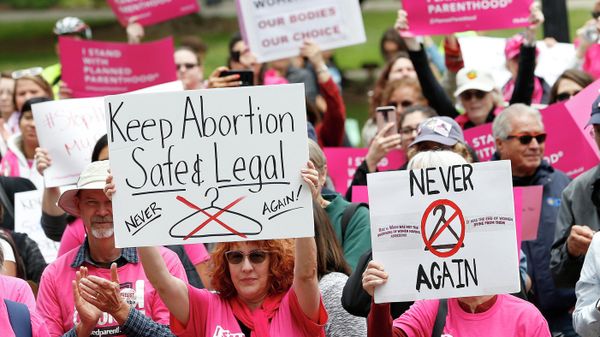 Activists rally in support of abortion rights at the state Capitol in Sacramento, California - Sputnik International