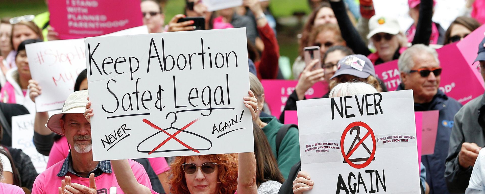 Activists rally in support of abortion rights at the state Capitol in Sacramento, California Activists rally in support of abortion rights at the state Capitol in Sacramento, California - Sputnik International, 1920, 04.10.2022