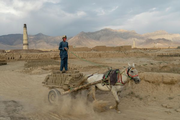 A 13-year-old Afghan boy works in a brick factory on the outskirts of Kabul, Afghanistan, Monday, Sept. 12, 2022. - Sputnik International