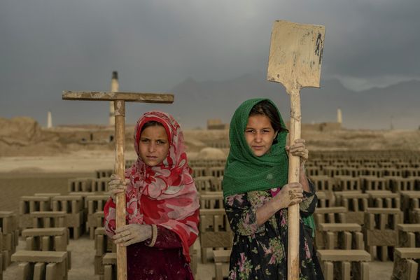 Two Afghan child laborers pose for a photo in a brick factory on the outskirts of Kabul, Afghanistan, Monday, Sept. 12, 2022.  - Sputnik International