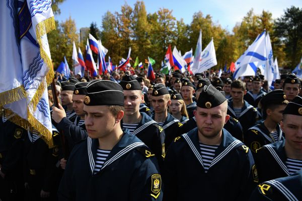 People march in support of President Vladimir Putin and referendums in the Donetsk and Lugansk People's Republics, as well as the Kherson and Zaporozhye regions on joining Russia in Novosibirsk. - Sputnik International