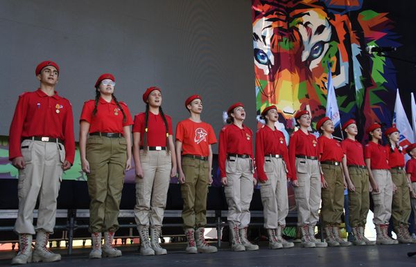 Members of the Young Army Cadets National Movement perform at a concert in support of the residents of the liberated territories of Donbass and Ukraine in Vladivostok, Russia's Far East. - Sputnik International