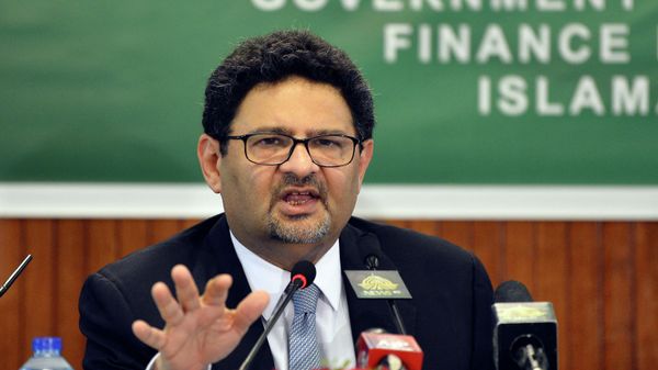 Pakistan's Finance Minister Miftah Ismail speaks during the launch ceremony of 'Economy Survey 2021-22' in Islamabad on June 9, 2022 - Sputnik International
