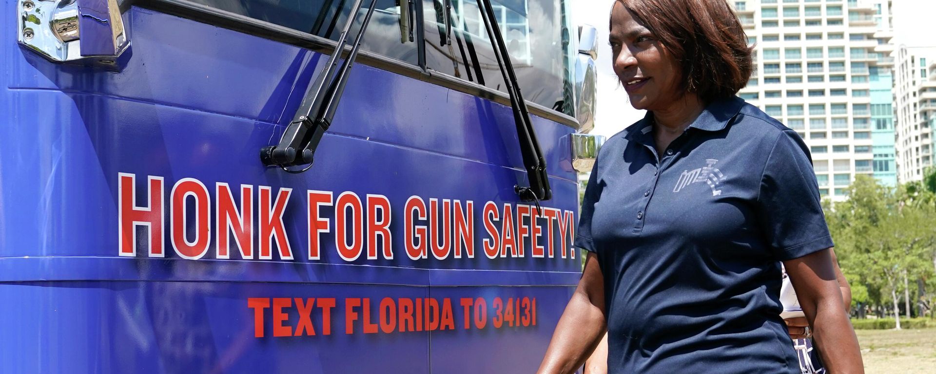 Rep. Val Demings, D-Fla., walks next to a bus at the kick off of the Giffords Florida bus tour, Thursday, Sept. 8, 2022, in Miami Rep. Val Demings, D-Fla., walks next to a bus at the kick off of the Giffords Florida bus tour, Thursday, Sept. 8, 2022, in Miami - Sputnik International, 1920, 26.09.2022