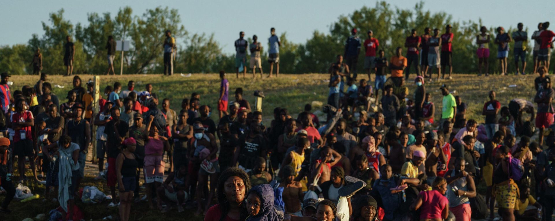 Haitian migrants continue to cross across the US-Mexico border on the Rio Grande as seen from Ciudad Acuna, Coahuila state, Mexico on September 20, 2021 Haitian migrants continue to cross across the US-Mexico border on the Rio Grande as seen from Ciudad Acuna, Coahuila state, Mexico on September 20, 2021 - Sputnik International, 1920, 26.09.2022