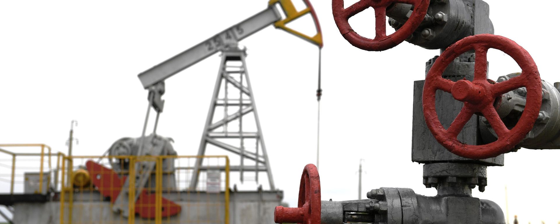 An oil pumpjack in Tatarstan, Russia An oil pumpjack in Tatarstan, Russia - Sputnik International, 1920, 03.04.2023