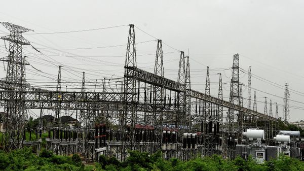 A general view of a power distribution plant which has ran out of power supply following a collapse of the national grid resulting in total blackout in Lagos, Nigeria's commercial capital, on March 15, 2022. - From Nigerian airlines to Malawi bakers, African countries are feeling the pain of Ukraine's crisis as supply disruptions hike inflation and oil prices push up fuel costs.
Global oil prices touched ten-year highs of more than $100 a barrel soon after Russia invaded Ukraine, doubling diesel prices for African countries like Nigeria.
Ukraine and Russia are both major suppliers of wheat and grains to Africa and Western sanctions and disruptions are already hiking costs across the continent. (Photo by PIUS UTOMI EKPEI / AFP) - Sputnik International