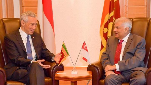 President Ranil Wickremesinghe met with the Prime Minister of Singapore Lee Hsien Loong in Tokyo today (27) - Sputnik International