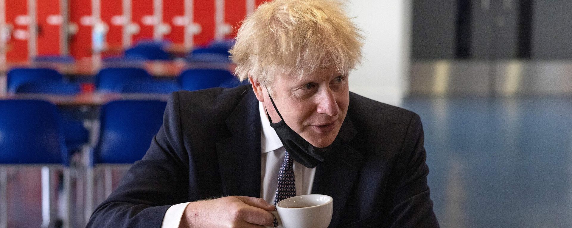 Britain's Prime Minister Boris Johnson, holds a cup of coffee as he speaks with pupils after taking part in a science lesson at King Solomon Academy in London, on April 29, 2021. Britain's Prime Minister Boris Johnson, holds a cup of coffee as he speaks with pupils after taking part in a science lesson at King Solomon Academy in London, on April 29, 2021. - Sputnik International, 1920, 21.10.2022