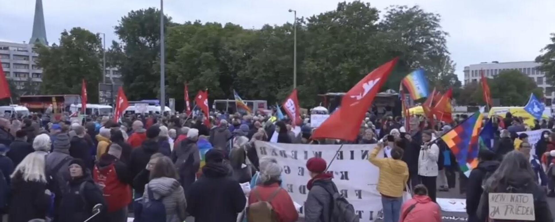 Berlin Protestors Demand End to Ukraine Weapons Supply - Sputnik International, 1920, 25.02.2023