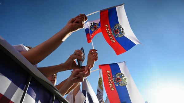 People at a rally-concert in honor of the entry into Russia of the DPR, LPR, Kherson and Zaporozhye regions in Levoberezhny park in Rostov-on-Don - Sputnik International