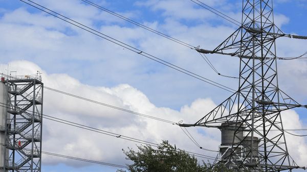 Electricity pylons hold power cables leading away from the SSE (Scottish and Southern Energy) gas-fired Keadby Power Station near Scunthorpe in northern England  - Sputnik International