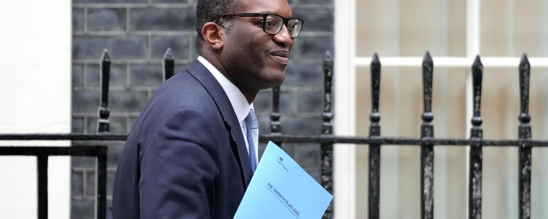 Britain's Chancellor Kwasi Kwarteng leaves 11 Downing Street in London, Friday, Sept. 23, 2022. The Chancellor will deliver a mini budget in parliament. Britain's Chancellor Kwasi Kwarteng leaves 11 Downing Street in London, Friday, Sept. 23, 2022. The Chancellor will deliver a mini budget in parliament. - Sputnik International, 1920, 11.10.2022