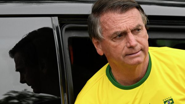 Brazilian president and re-election candidate Jair Bolsonaro arrives at a polling station to vote during the legislative and presidential election, in Rio de Janeiro, Brazil - Sputnik International