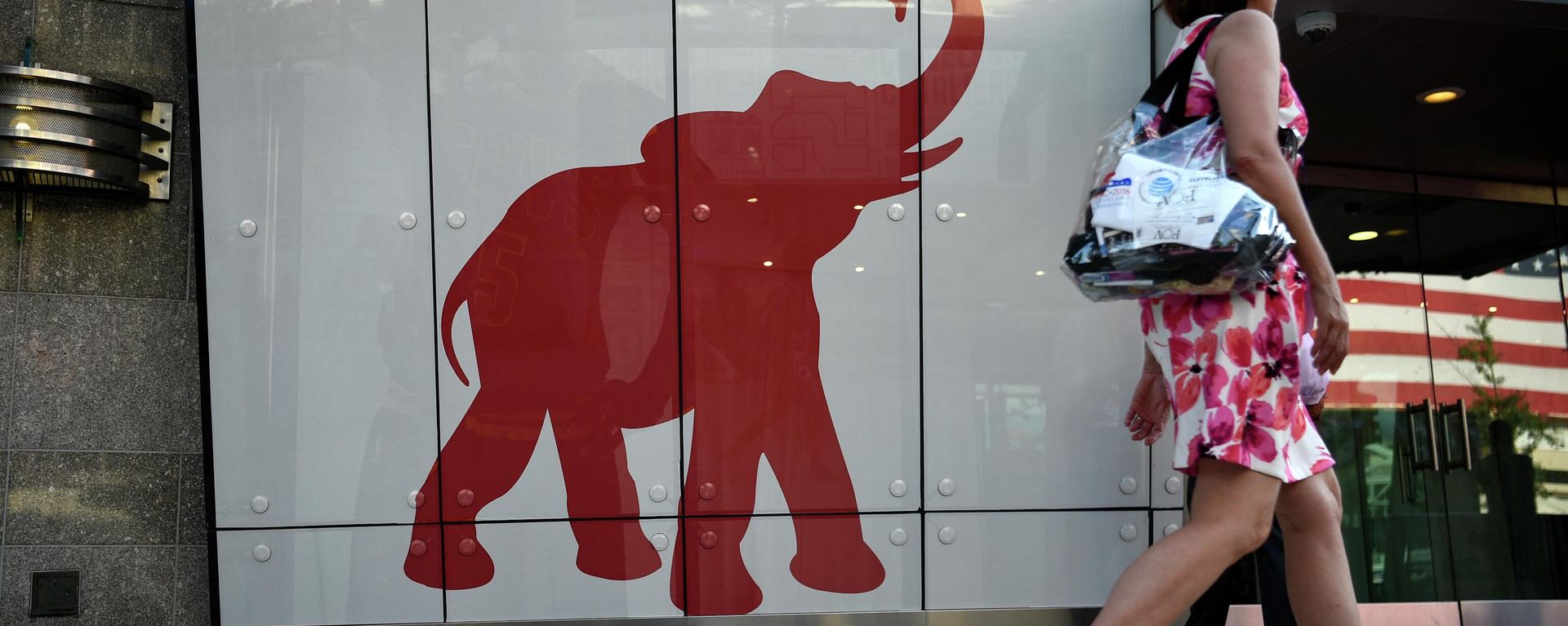 A woman walks past the elephant logo of the Republican Party on the first day of the Republican National Convention on July 18, 2016 in Cleveland, Ohio A woman walks past the elephant logo of the Republican Party on the first day of the Republican National Convention on July 18, 2016 in Cleveland, Ohio - Sputnik International, 1920, 17.10.2022