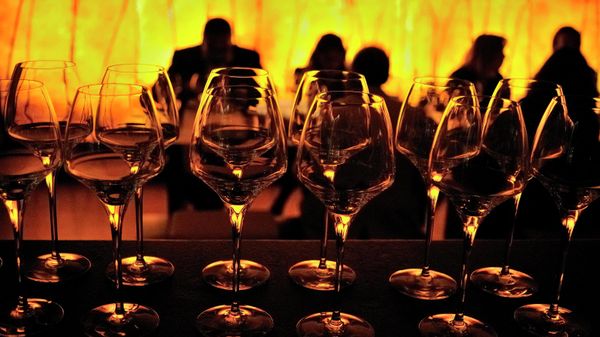 In this Sunday, Jan. 16, 2011 photo, wine glasses stand in the foreground of a group learning wine appreciation and fine dining, being conducted by Tulleeho Beverage Innovations at a restaurant in New Delhi, India. - Sputnik International