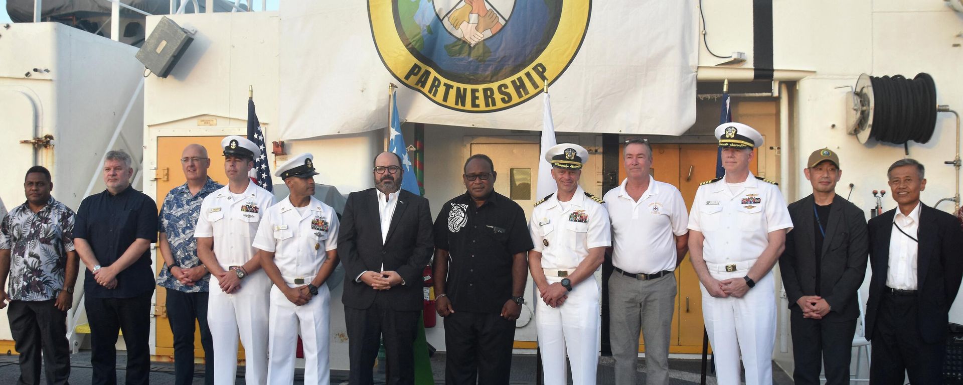 Military and civil representatives from Australia, the United States, Japan and Solomon Islands attend the closing ceremony of the Pacific Partnership 2022 on board USNS Mercy (T-AH 19) in Honiara on September 10, 2022. - Sputnik International, 1920, 04.10.2022