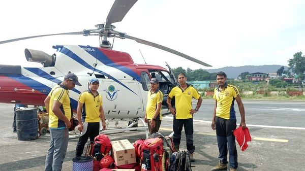 SDRF teams leave from Sahastradhara helipad in Dehradun to rescue the trainees trapped in an avalanche in Draupadi's Danda-2 mountain peak - Sputnik International