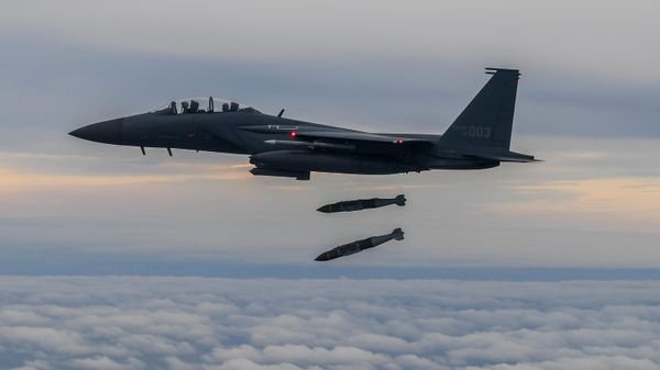 Истребитель ВВС Южной Кореи F15K на военных учениях  - Sputnik International