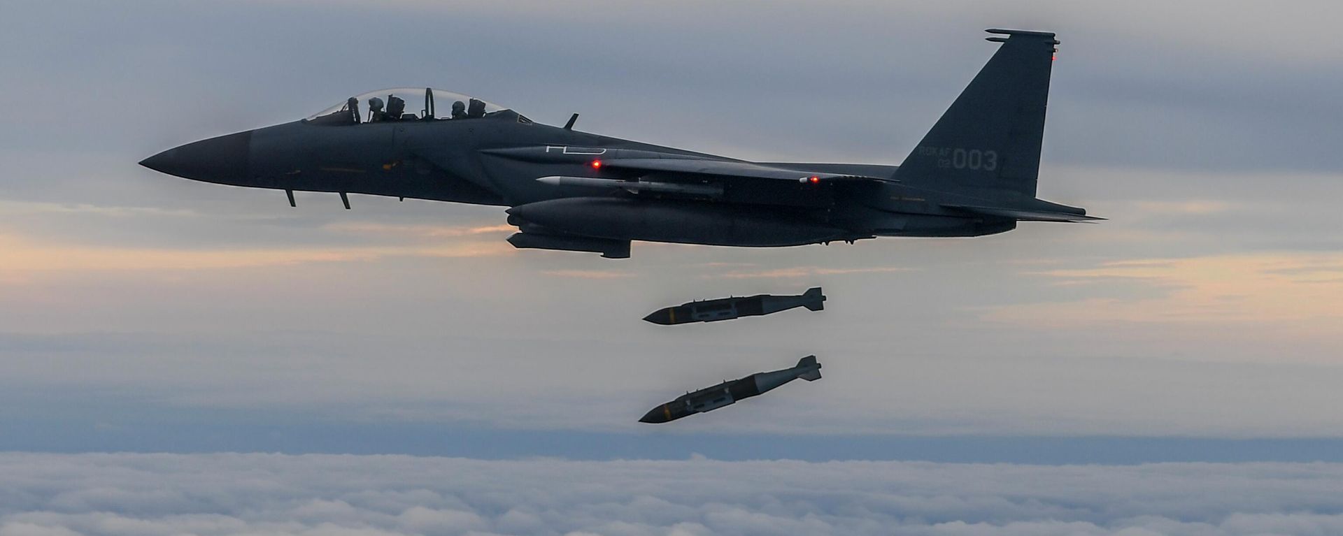 Истребитель ВВС Южной Кореи F15K на военных учениях  - Sputnik International, 1920, 28.04.2023
