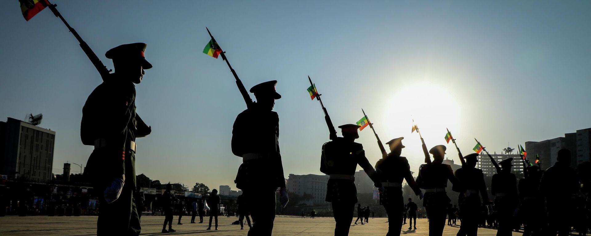 Ethiopian military parade with national flags attached to their rifles at a rally organized by local authorities to show support for the Ethiopian National Defense Force (ENDF), at Meskel square in downtown Addis Ababa, Ethiopia on Nov. 7, 2021. Ethiopian military parade with national flags attached to their rifles at a rally organized by local authorities to show support for the Ethiopian National Defense Force (ENDF), at Meskel square in downtown Addis Ababa, Ethiopia on Nov. 7, 2021. - Sputnik International, 1920, 05.10.2022