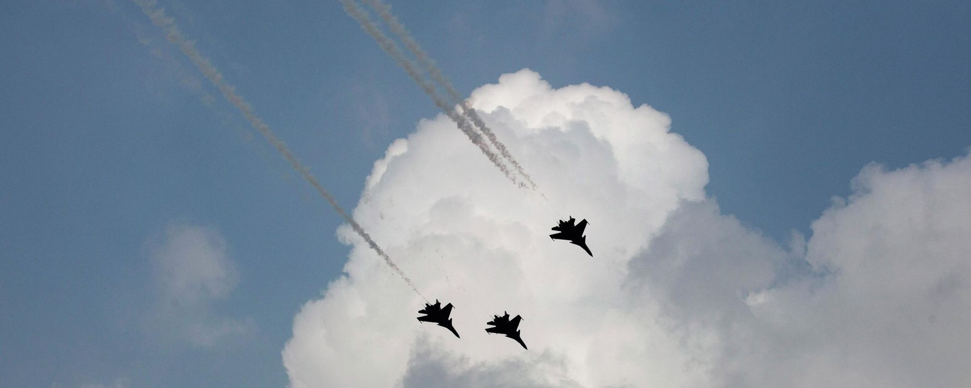 Indian Air Force Sukhoi Su-30MKI flies during the rehearsals of Golden Jubilee celebrations of India-Pakistan war of 1965, in New Delhi, India, Saturday, Sept. 19, 2015. - Sputnik International, 1920, 07.05.2025