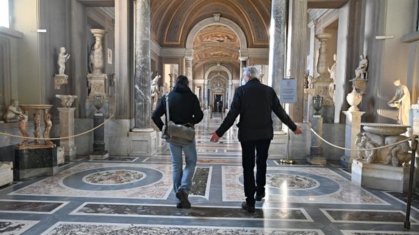 People visit the Vatican Museums, on its reopening day to the public on February 1, 2021 in Vatican City. - Sputnik International