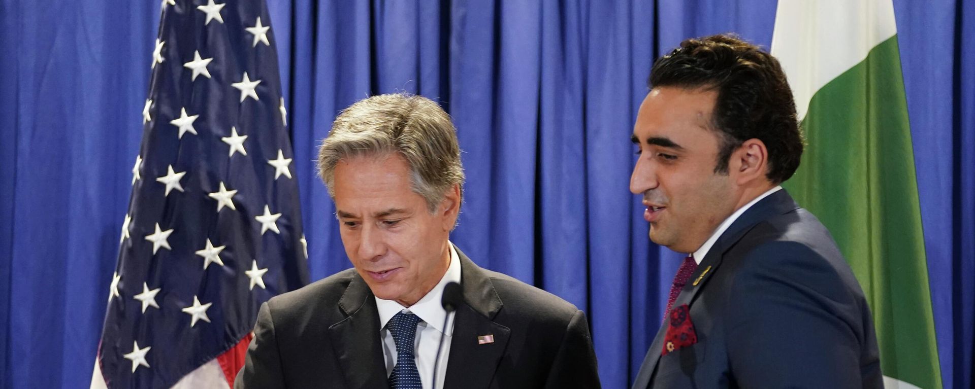 U.S. Secretary of State Antony Blinken and Pakistan's Foreign Minister Bilawal Bhutto-Zardari trade places to deliver remarks after their meeting, Monday, Sept. 26, 2022, at the State Dept. in Washington. U.S. Secretary of State Antony Blinken and Pakistan's Foreign Minister Bilawal Bhutto-Zardari trade places to deliver remarks after their meeting, Monday, Sept. 26, 2022, at the State Dept. in Washington. - Sputnik International, 1920, 07.10.2022