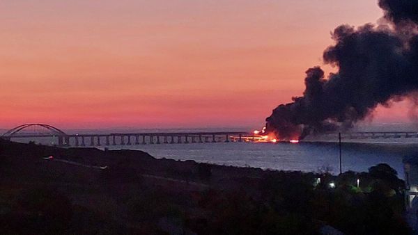 Fire erupted on the Crimean Bridge, after a truck was blown up on 8 October. The explosion caused seven fuel tanks of a train to catch fire. - Sputnik International