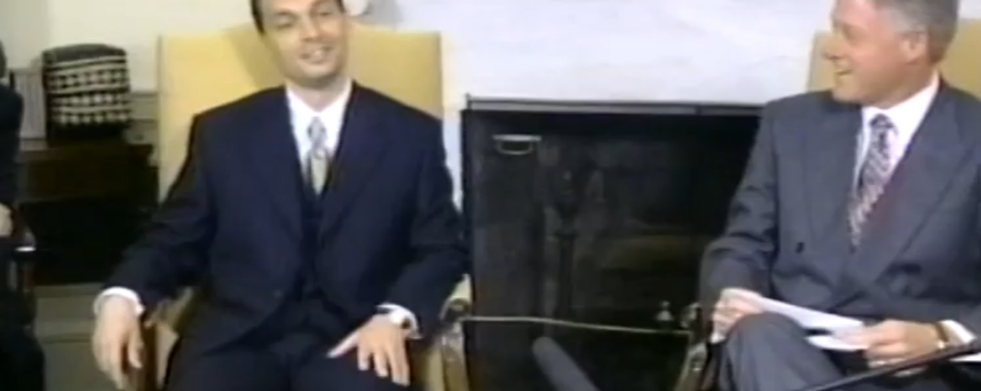 Hungarian Prime Minister Viktor Orban and US President Bill Clinton meet in the Oval Office during Orban's trip to Washington, DC, October 7, 1998. Screengrab of C-Span video. - Sputnik International, 1920, 08.10.2022