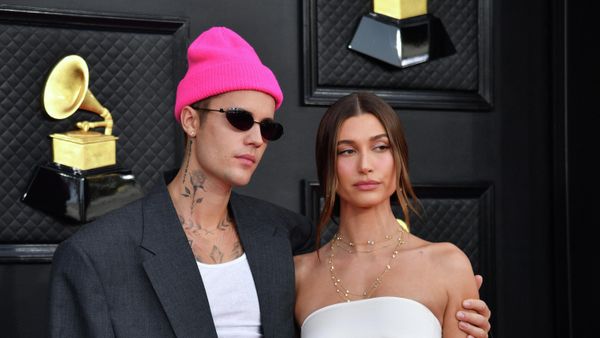 Canadian singer-songwriter Justin Bieber (L) and US model Hailey Bieber arrive for the 64th Annual Grammy Awards at the MGM Grand Garden Arena in Las Vegas on April 3, 2022. Canadian singer-songwriter Justin Bieber (L) and US model Hailey Bieber arrive for the 64th Annual Grammy Awards at the MGM Grand Garden Arena in Las Vegas on April 3, 2022. - Sputnik International