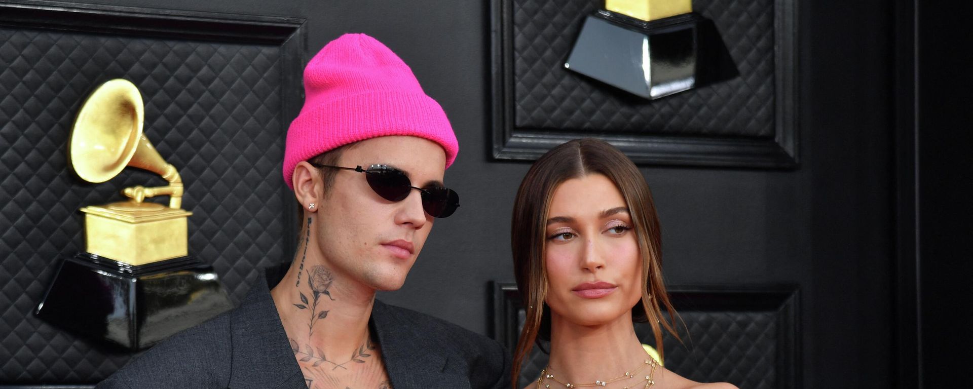 Canadian singer-songwriter Justin Bieber (L) and US model Hailey Bieber arrive for the 64th Annual Grammy Awards at the MGM Grand Garden Arena in Las Vegas on April 3, 2022. Canadian singer-songwriter Justin Bieber (L) and US model Hailey Bieber arrive for the 64th Annual Grammy Awards at the MGM Grand Garden Arena in Las Vegas on April 3, 2022. - Sputnik International, 1920, 08.10.2022