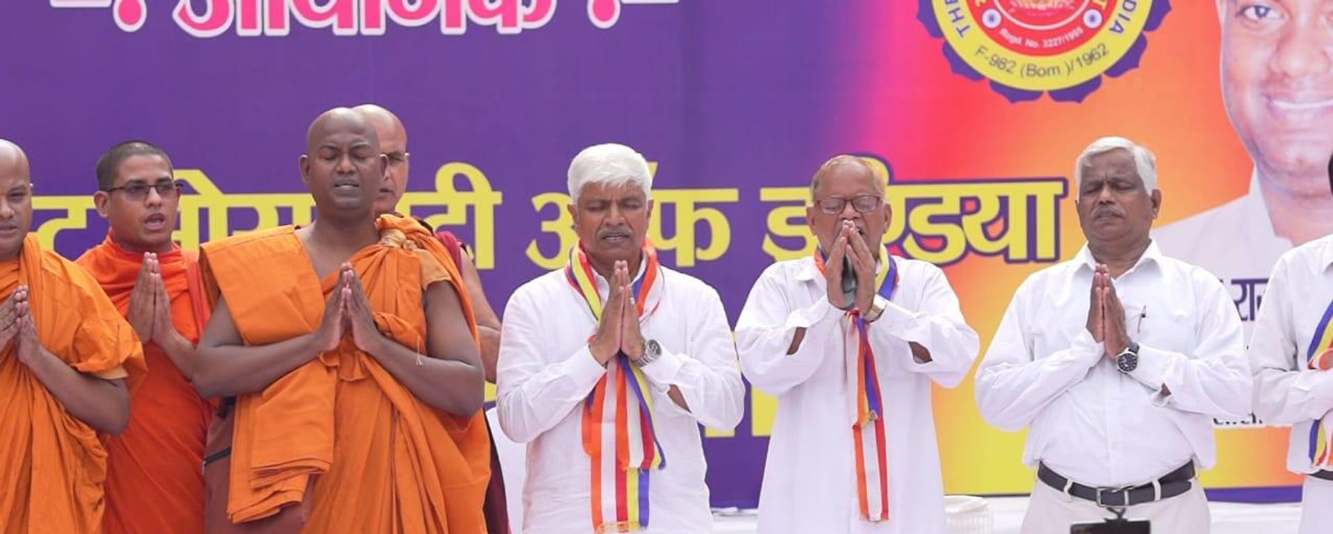 Delhi minister Rajendra Pal Gautam attending the religious convertion event Delhi minister Rajendra Pal Gautam attending the religious convertion event - Sputnik International, 1920, 11.10.2022