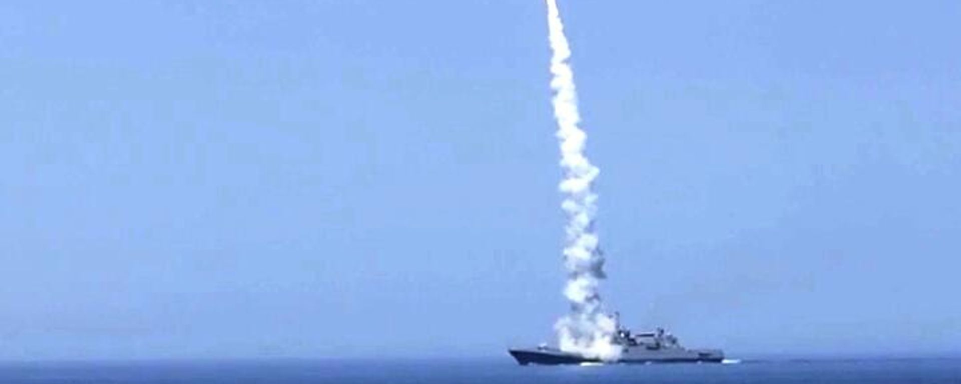 Russian warship fires on Ukrainian military and energy infrastructure targets following attack on Crimean Bridge. October 10, 2022. Screengrab of Russian Ministry of Defense video. - Sputnik International, 1920, 10.10.2022