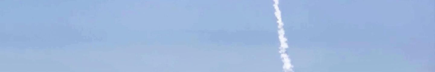  In this photo released by Russian Defense Ministry Press Service on Monday, Oct. 10, 2022, a Russian warship launches a cruise missile at a target in Ukraine.  - Sputnik International