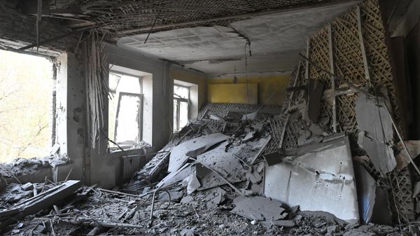 A view shows a classroom of the school №7 damaged by a recent Ukrainian shelling in Kalinin district of Donetsk, Donetsk People's Republic, Russia. - Sputnik International