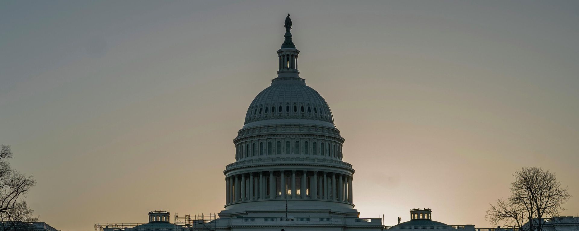The U.S. Capitol building is seen as the sun rises in Washington - Sputnik International, 1920, 15.02.2023