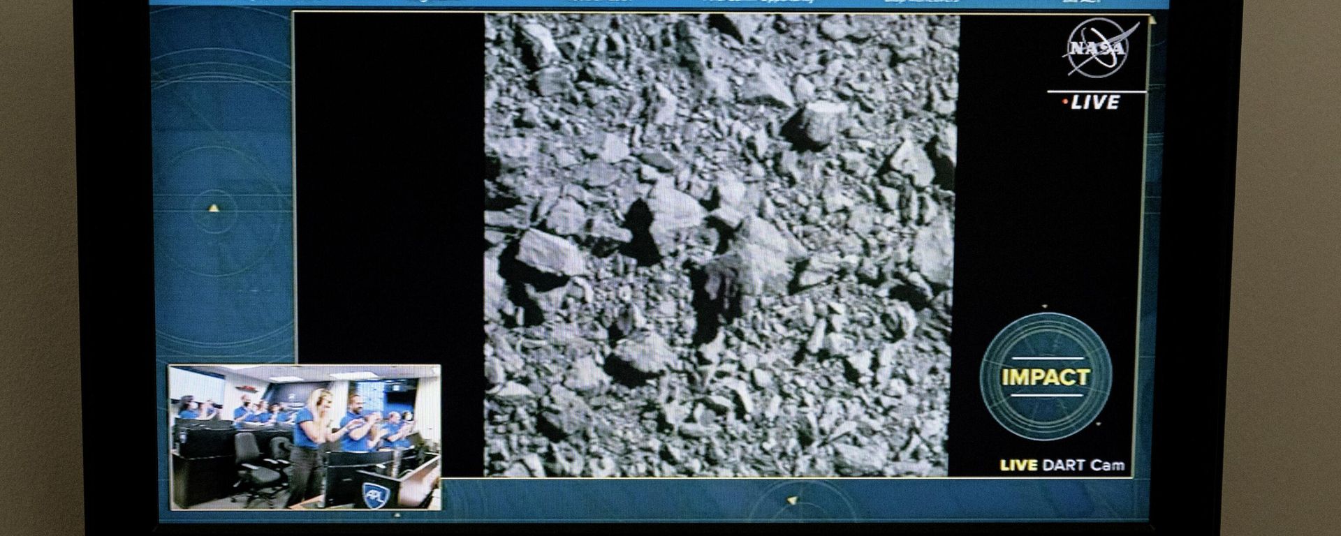 A television at NASA's Kennedy Space Center in Cape Canaveral, Florida, captures the final images from the Double Asteroid Redirection Test (DART) as it smashes into the asteroid Dimorphos on September 26, 2022. A television at NASA's Kennedy Space Center in Cape Canaveral, Florida, captures the final images from the Double Asteroid Redirection Test (DART) as it smashes into the asteroid Dimorphos on September 26, 2022. - Sputnik International, 1920, 11.10.2022